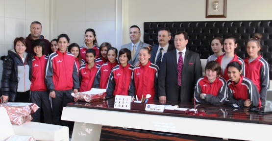 Mevlana Lisesi Kız Futbol Takımı’ndan Asılsoy’a Ziyaret