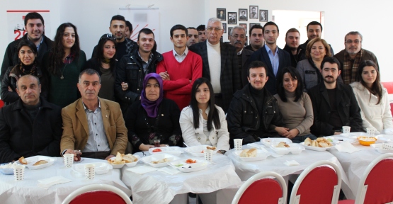 Yeni Sahra ve Barbaros’un CHP’li Gençleri Kahvaltıda Buluştu