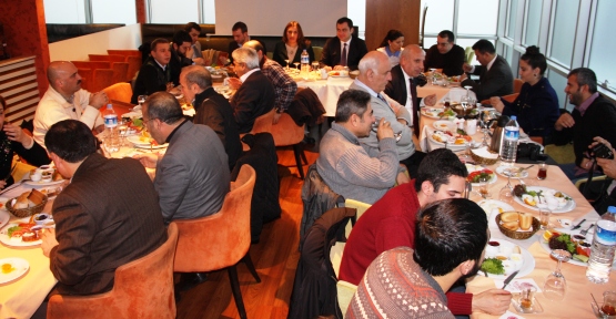 Ak Parti Ataşehir’den Gazetecilere Kutlama