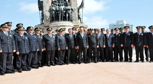 Taksim`de Polis haftası kutlaması için tören yapıldı